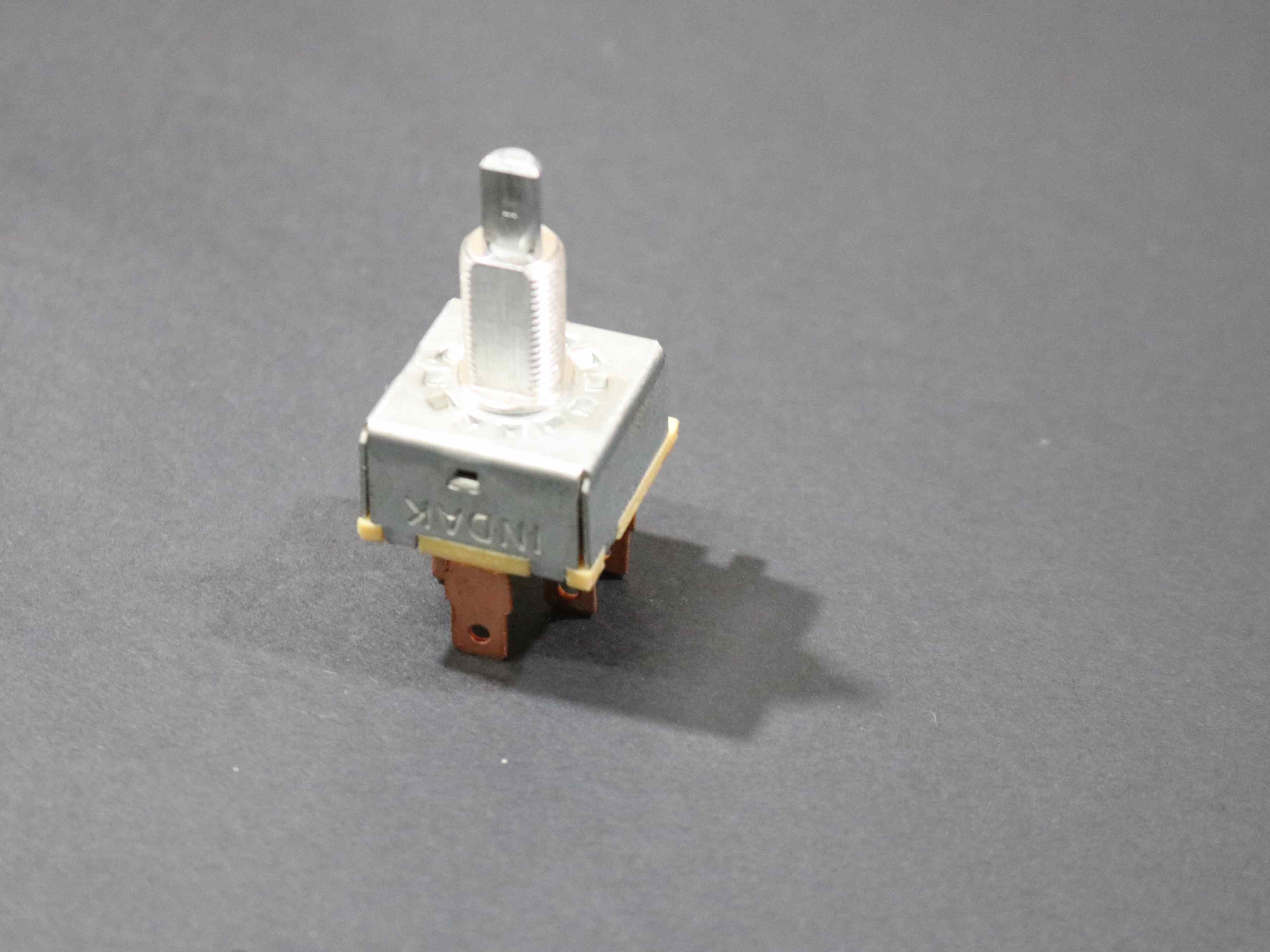 04200202A 3 speed switch