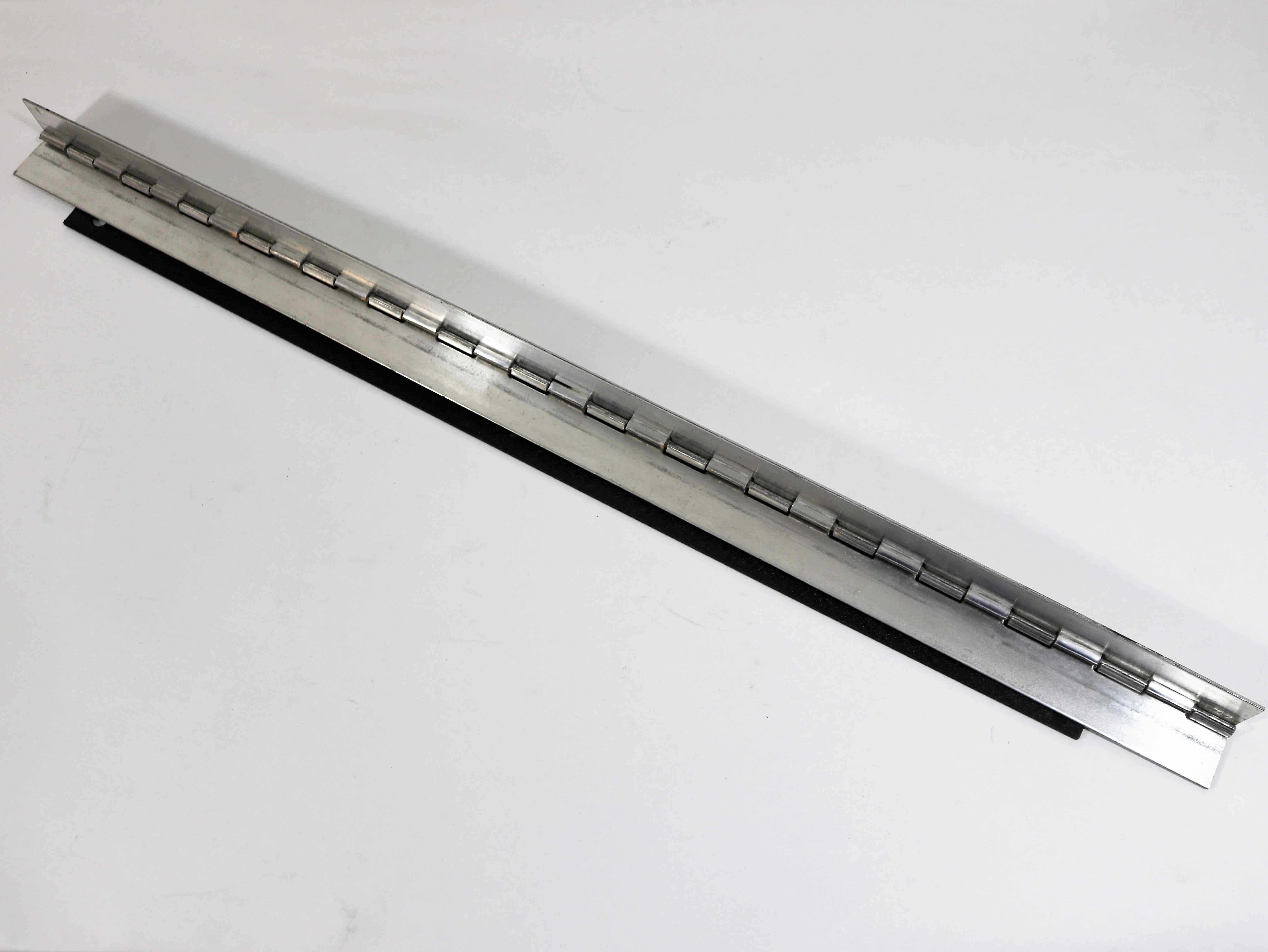 042014001 Aluminum hinge, 24 INCH, battery door