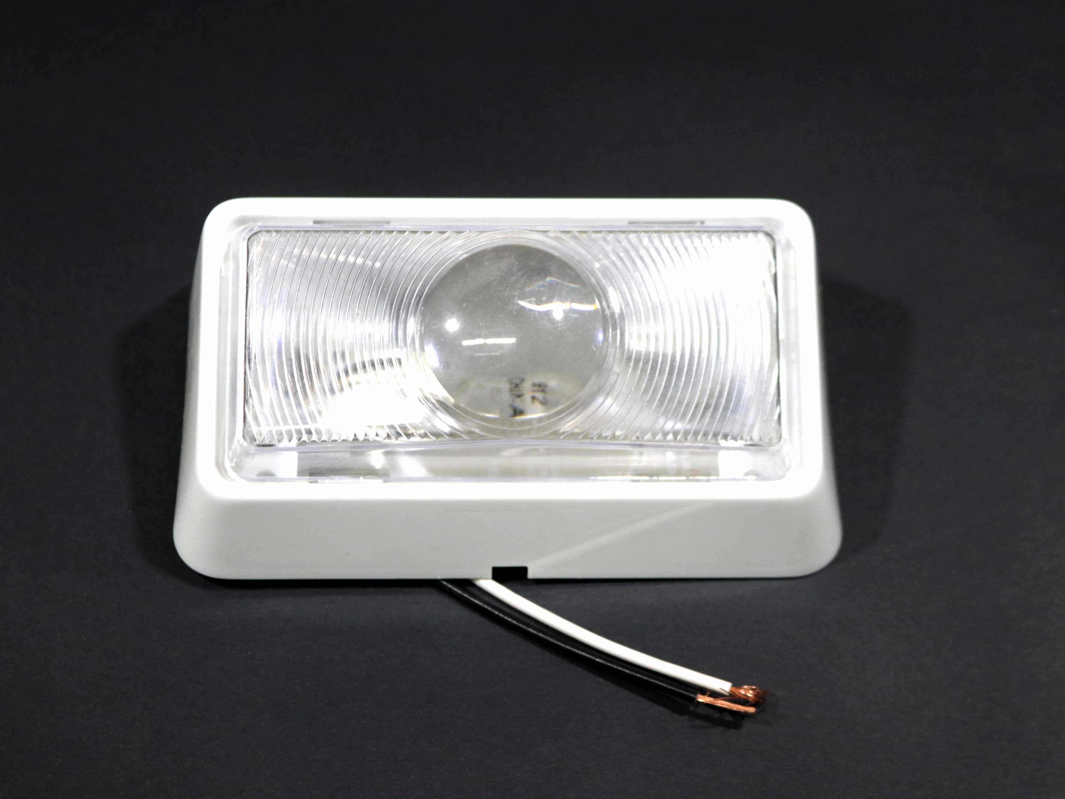 069196 PORCH LIGHT WHITE BASE WITH LENS STARTRANS