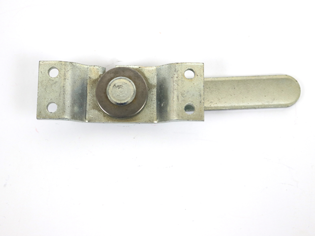 100128 LATCH, W/C DOOR, BOTTOM