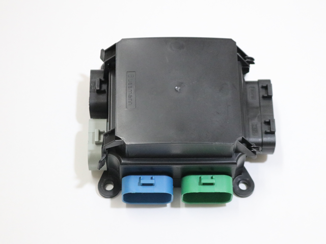 11747 SMALL 12V BOSSMAN LOAD CENTER