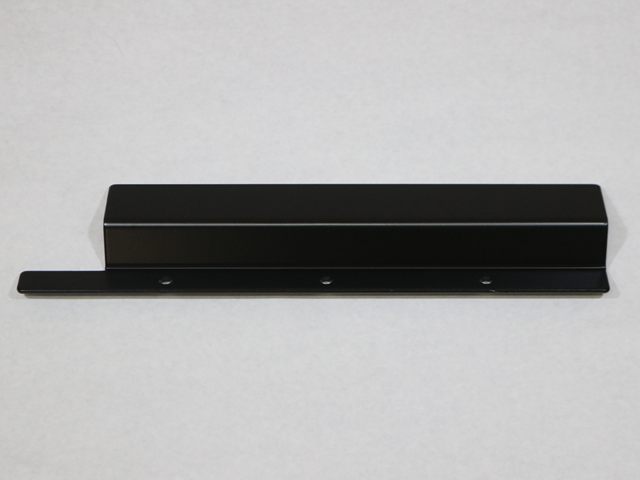 17D0134 LOWER DOOR RETAINE LH GIR