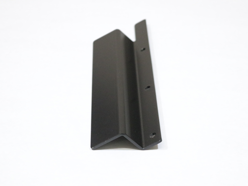 17D0135 LOWER DOOR RETAINER RH
