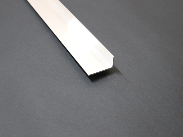 2203 WC THRESHOLD TRIM - 8 FT.