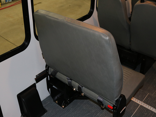 31301 SEAT, 3- STEP FOLDAWAY (STREET SIDE)