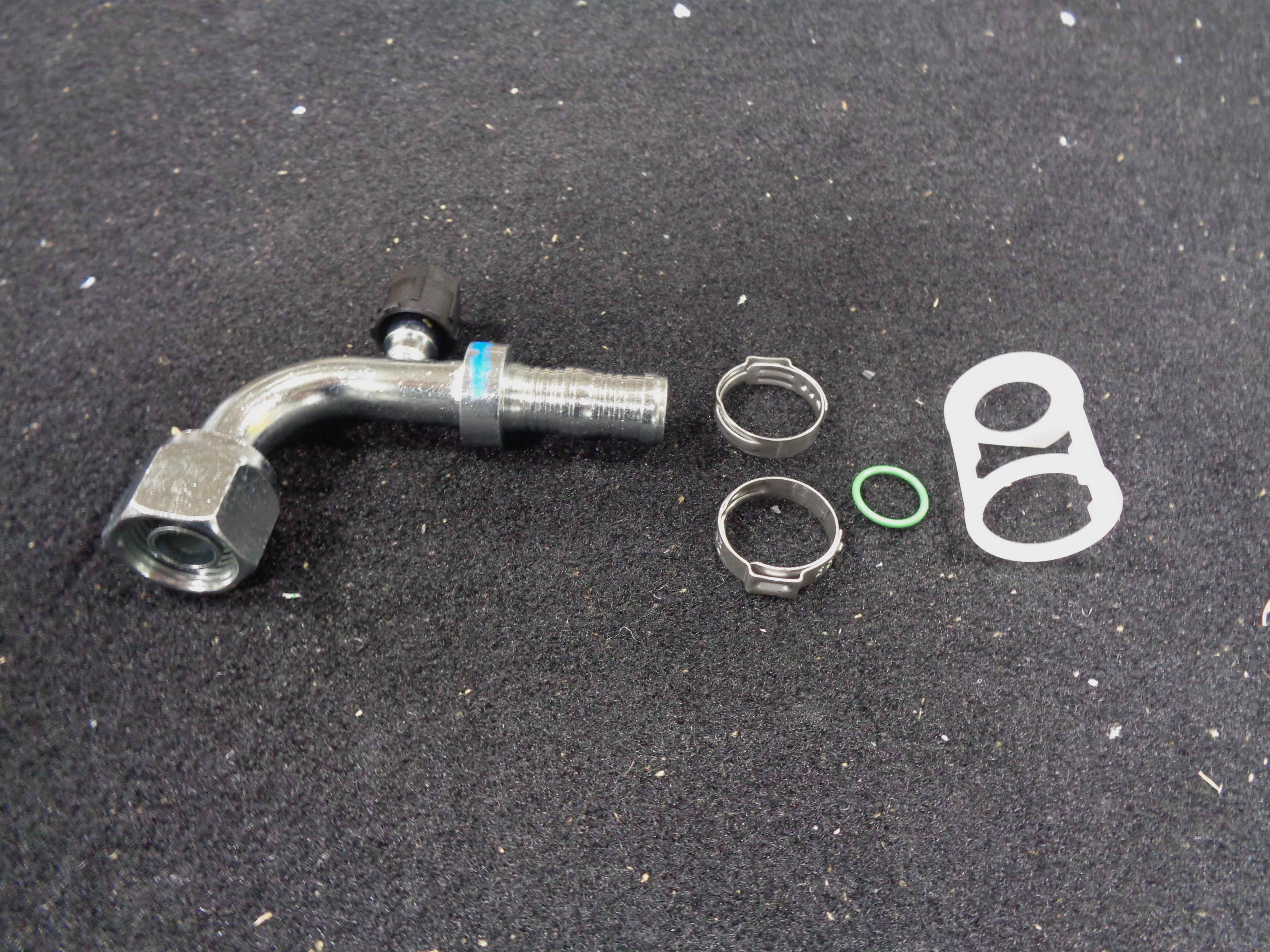 313560 90°, 5/8 Fo X #12 Hose Fitting