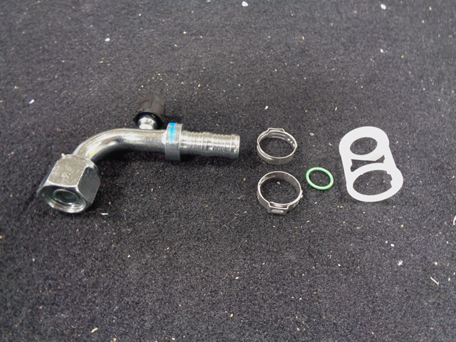 313560 90°, 5/8 Fo X #12 Hose Fitting