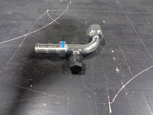 313560 90°, 5/8 Fo X #12 Hose Fitting