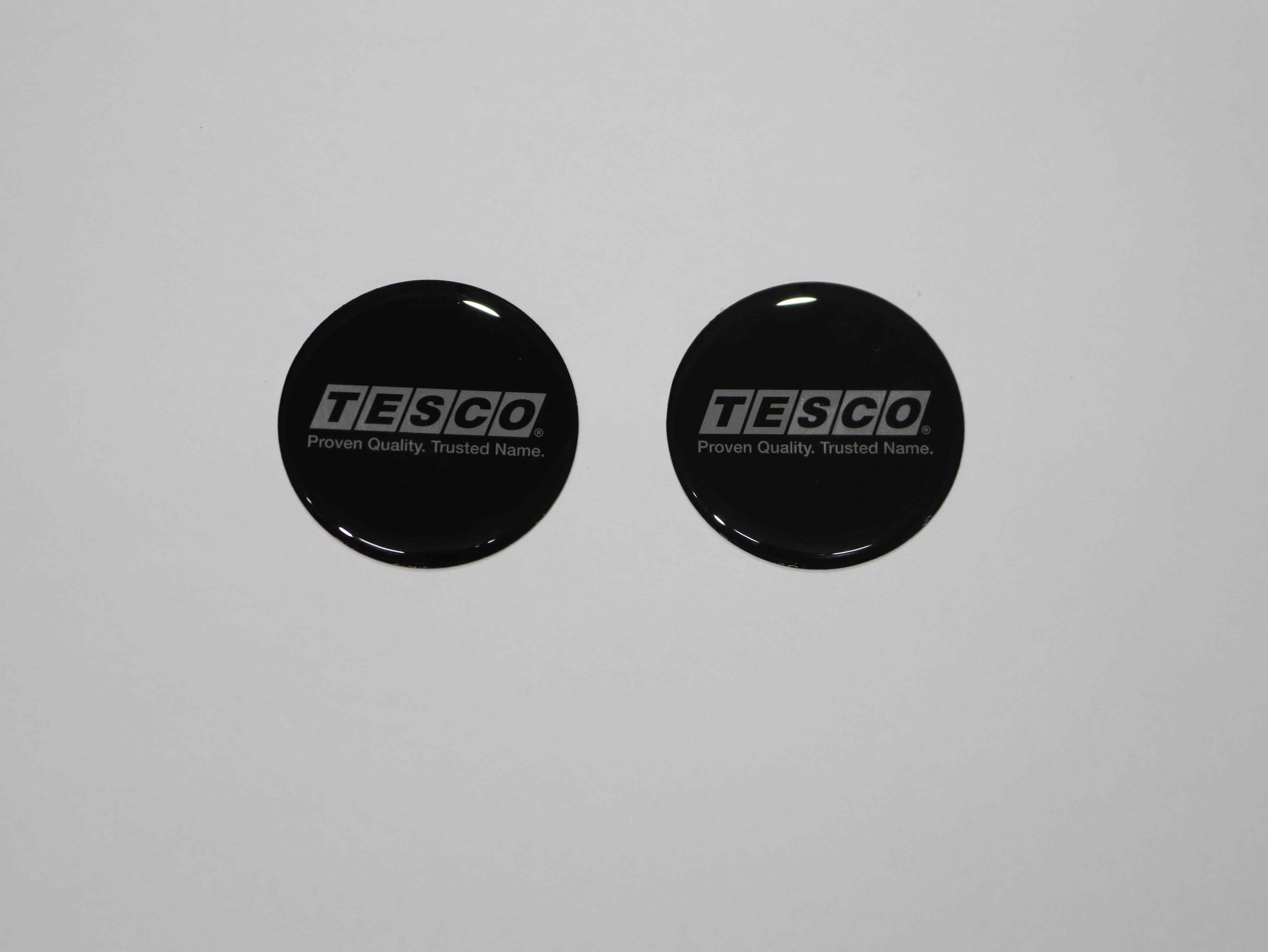 52001 WHEEL COVER EMBLEM, BLACK/SILVER  INCHTESCO INCH