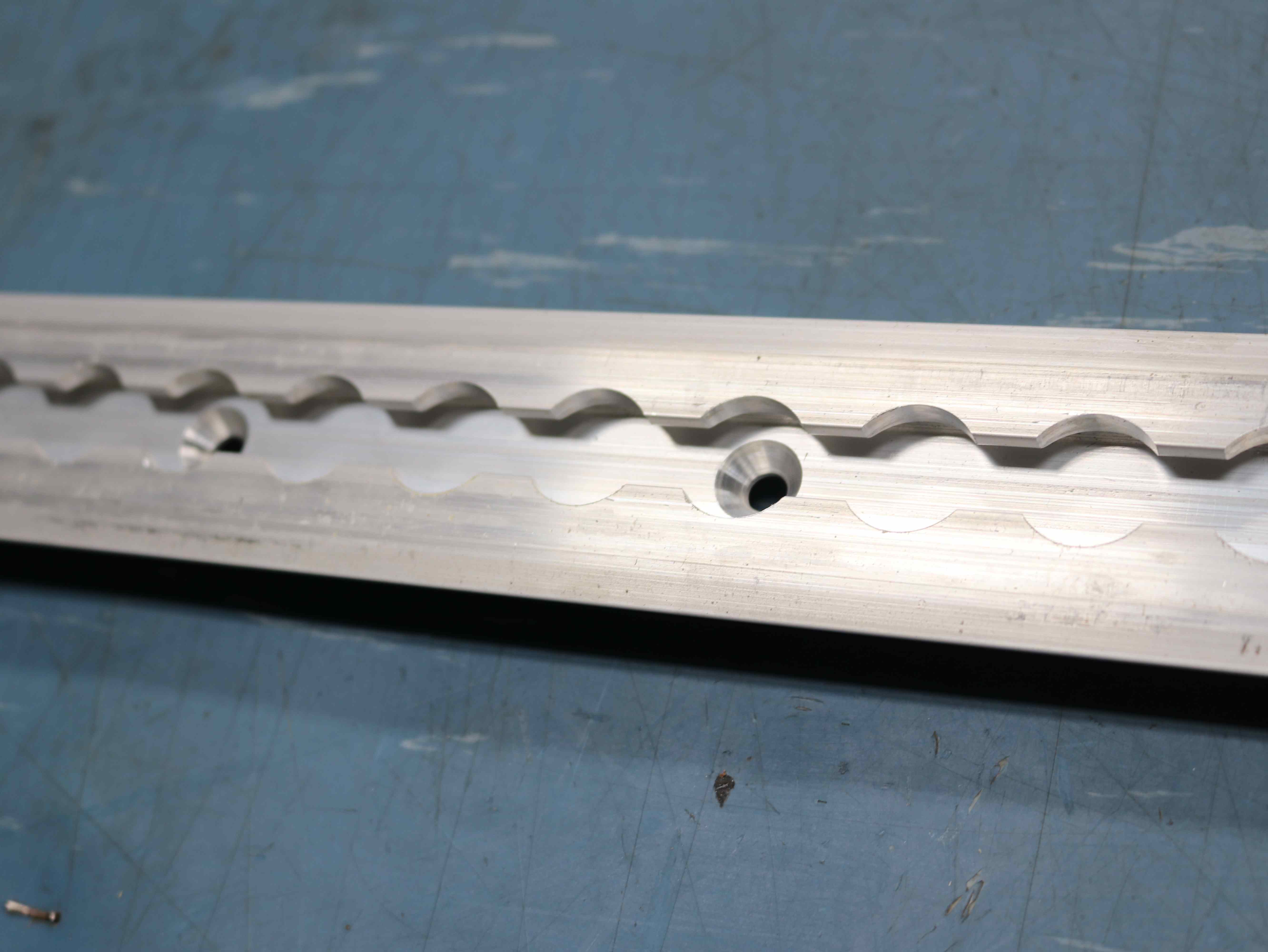 FE748.01.PD4 Heavy Duty L Track W/Flange And Mtg Holes
