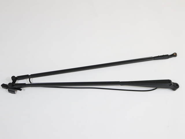 LE67014 WIPER ARM PANTA 26