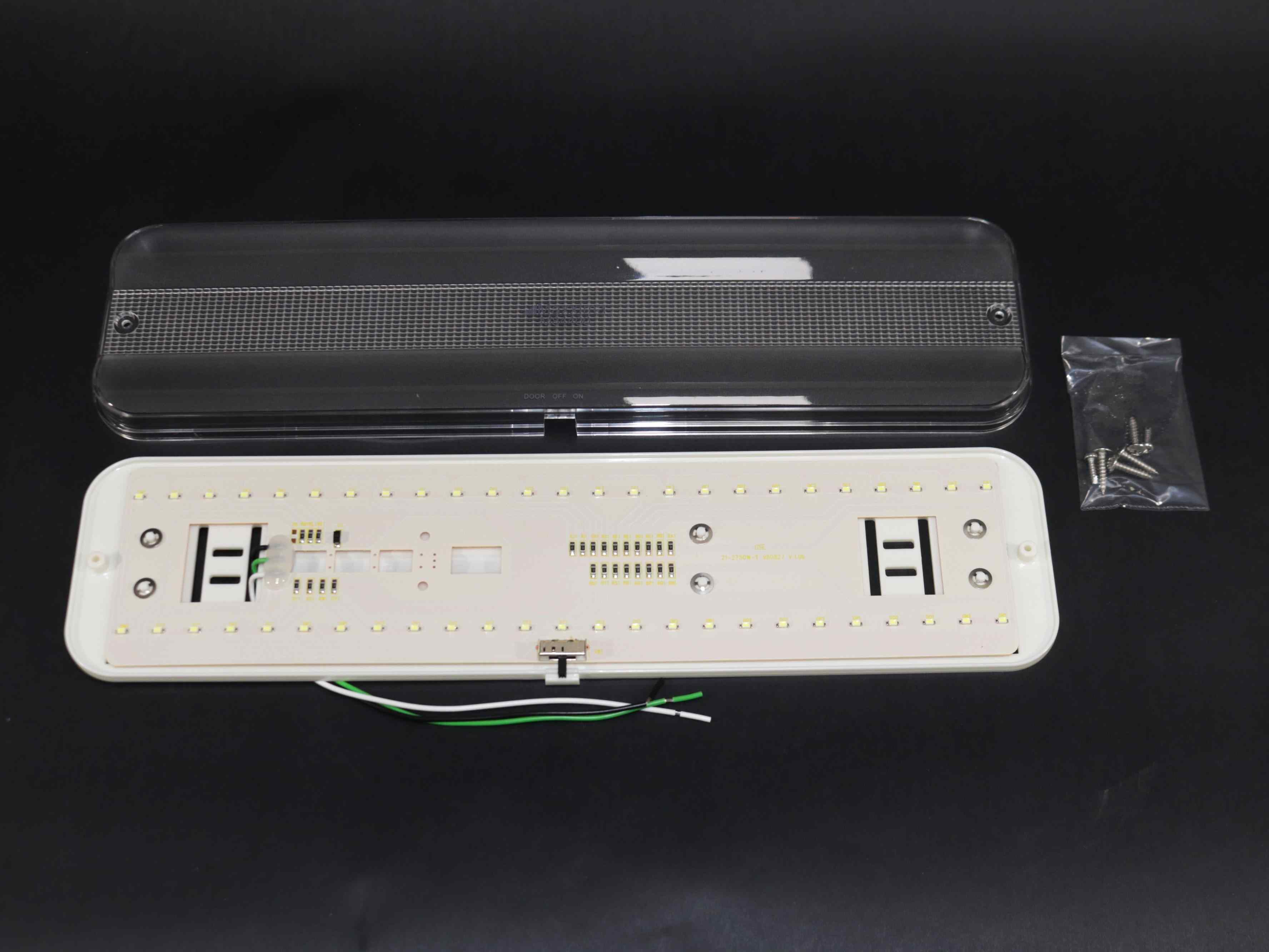 M84400 Light, Interior