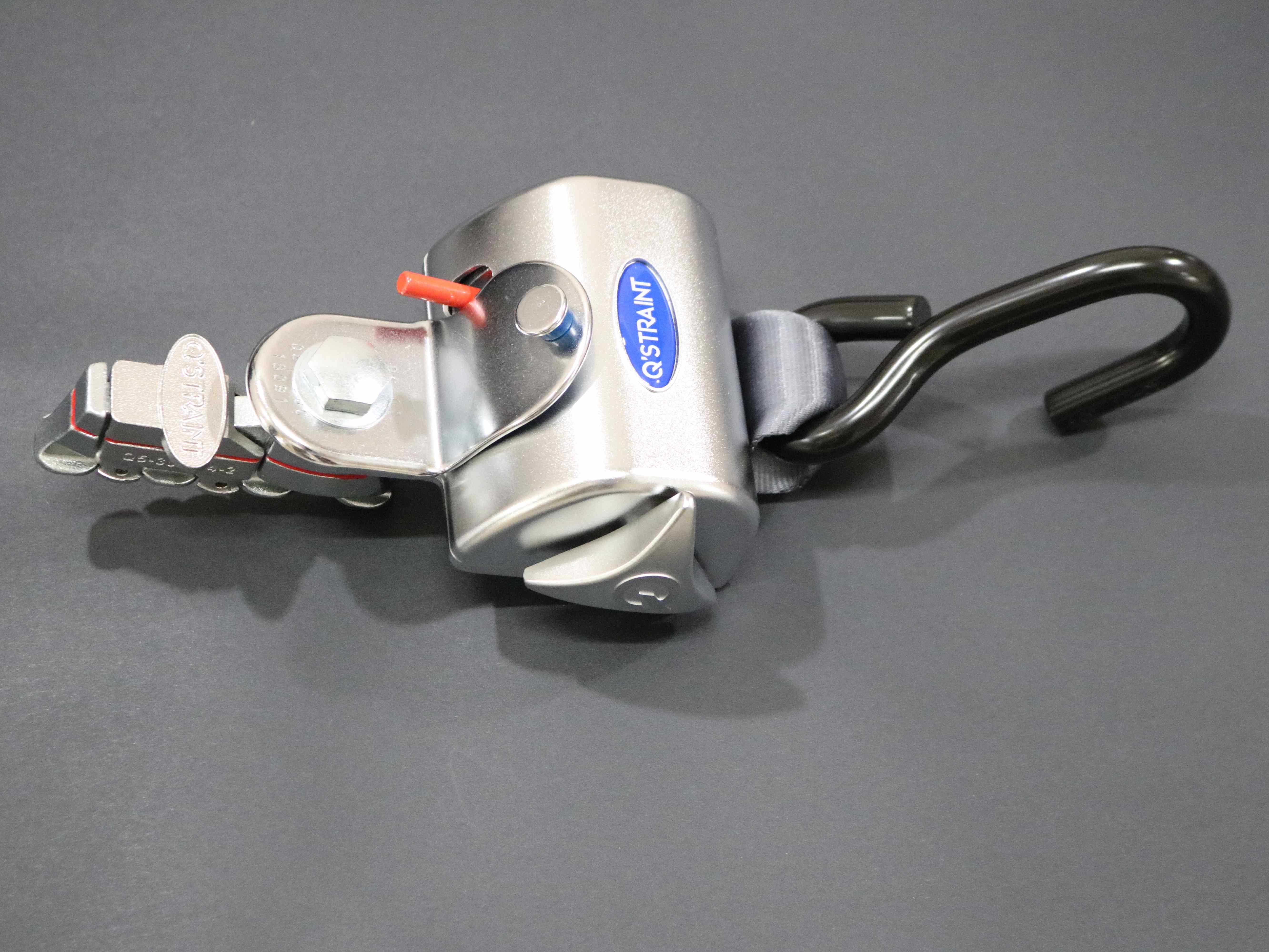 Q8-6201-L SINGLE, SEMI-AUTO QRT STANDARD RETRACTOR, W/L-TRACK FITTING