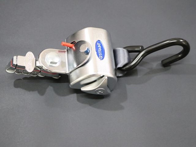 Q8-6201-L SINGLE, SEMI-AUTO QRT STANDARD RETRACTOR, W/L-TRACK FITTING