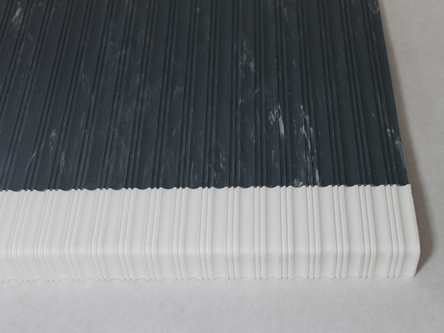 UNIV1337G STEP TREAD GRAY WITH WHITE NOSE 13